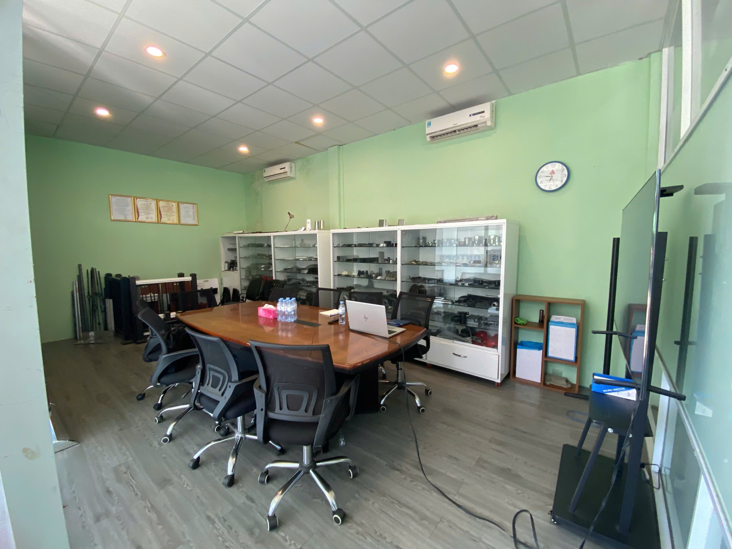 Sample room.jpg